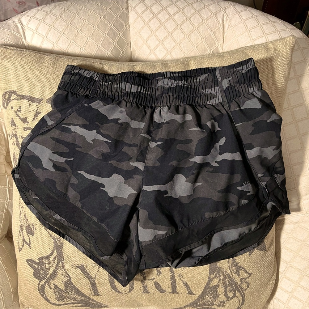 ATHLETA CAMO SHORTS. SIZE XXS